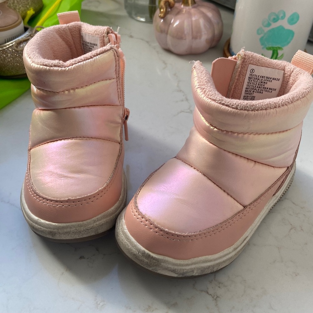 Cat & Jack size 5 pink snow winter shoe child toddler smoke and pet free